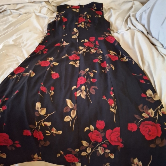 Studio I Women's Sleeveless Sheath Dress with Black And Red Floral Design - Picture 7 of 7